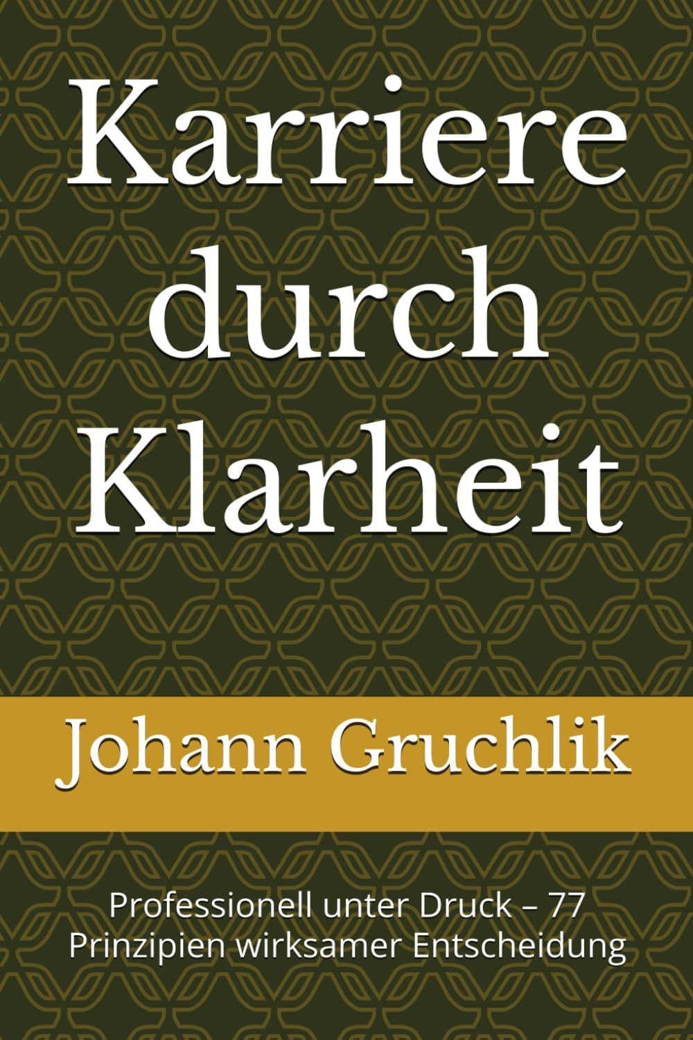 "Karriere durch Klarheit" book cover by Johann Gruchlik, dark green geometric pattern, gold band.